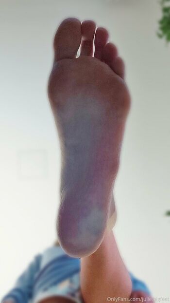 julie.bigfeet