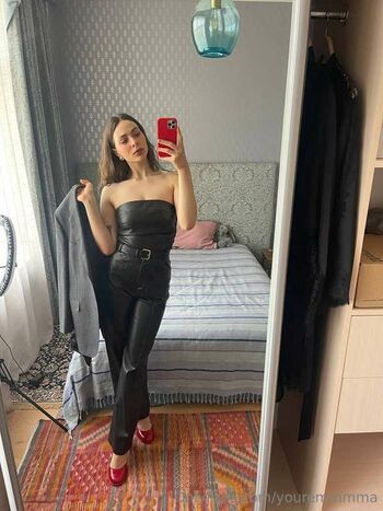 kate_greey
