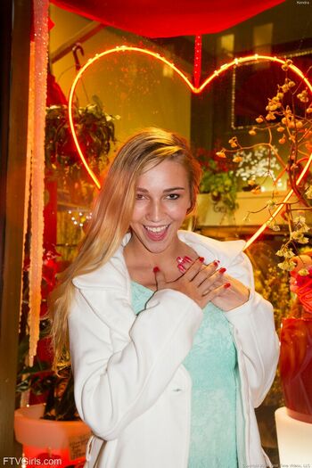 Kendra Sunderland