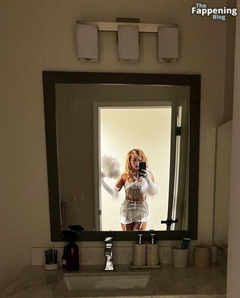 Kiana Lede