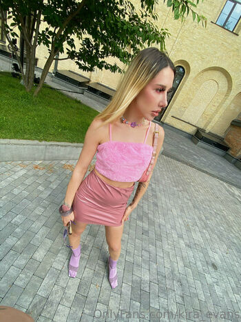 kira_evans