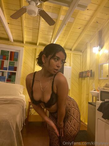 kittylyvv