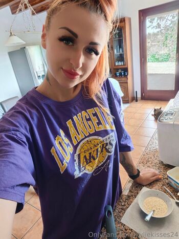 kyliekisses24