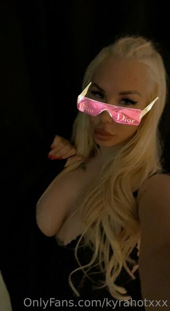 kyrahotxxx