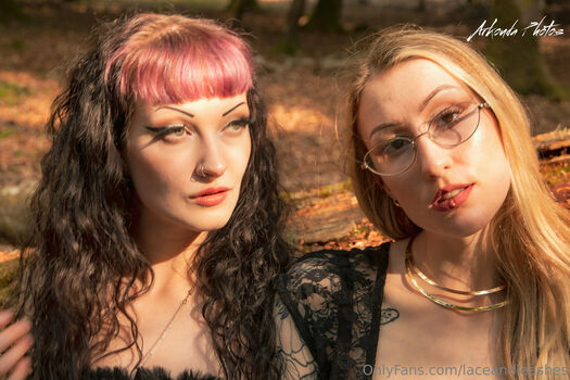 laceandleashes