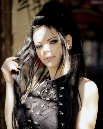 Lady_denight_official