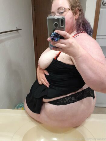 ladykeepsherlegsopen