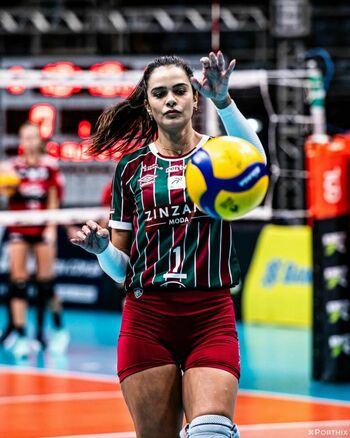 Lara Nobre