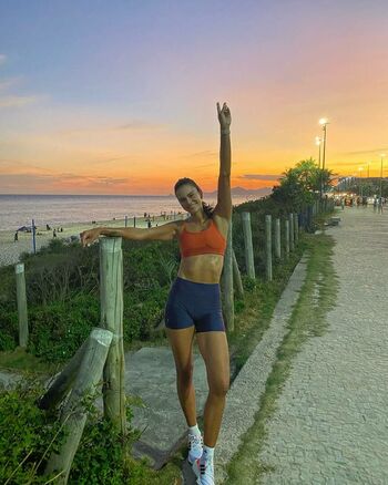 Lara Nobre