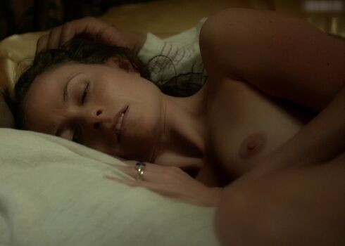 Lara Pulver