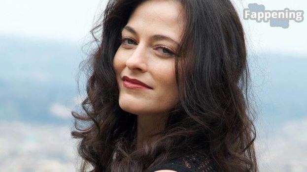 Lara Pulver