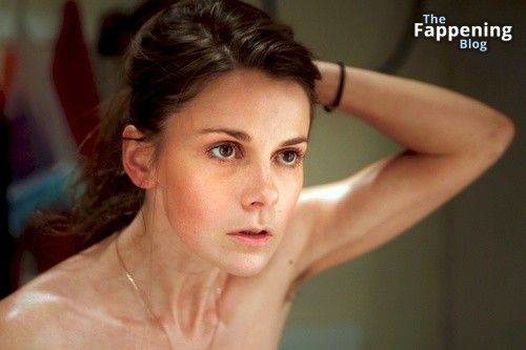 Lara Pulver