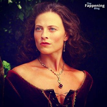 Lara Pulver