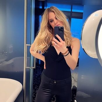 Larissa Marolt