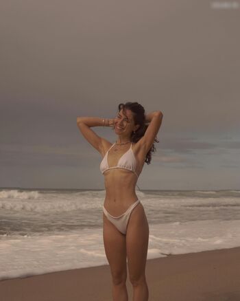Larissa Merlyn Selena (larissahausler)