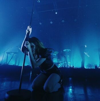 Lauren Mayberry