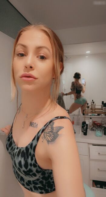 Leah Luv