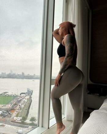 Leigh Laurel