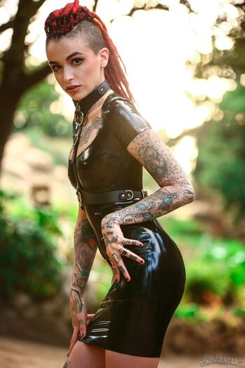 Leigh Raven