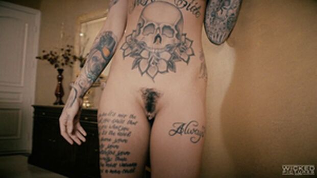 Leigh Raven