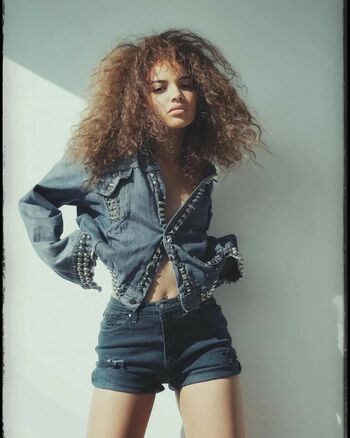 Leslie Grace