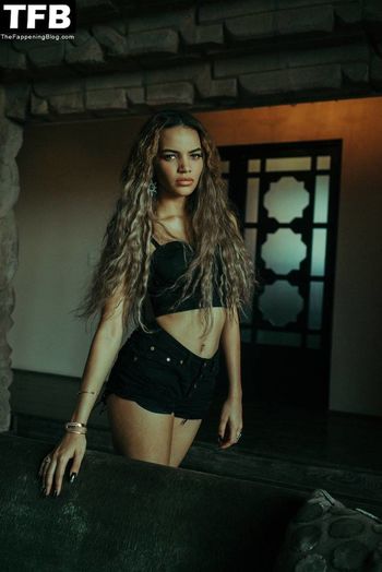 Leslie Grace