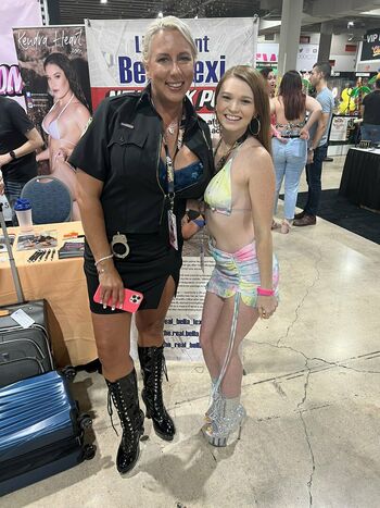Lexi Bella