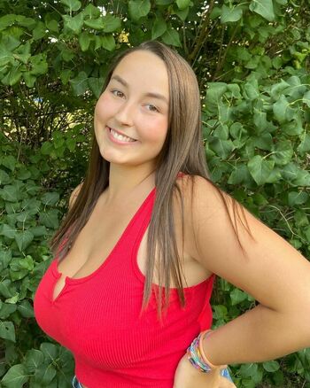 Lexi Thomas