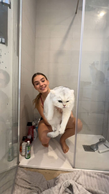 Lia Sikora - @ liasikora