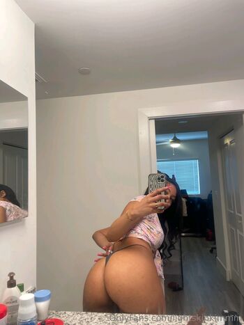 lightskinkim