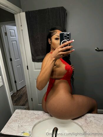 lightskinkim
