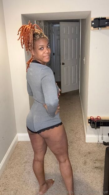 lil_moni_que