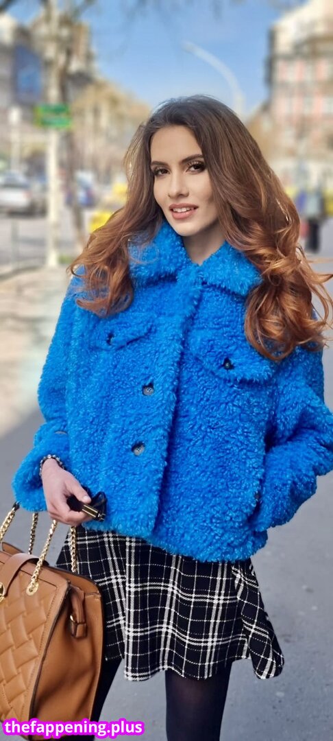 Lili Charmelle