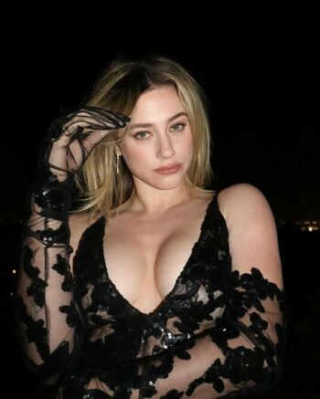 Lili Reinhart