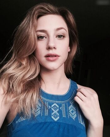 Lili Reinhart