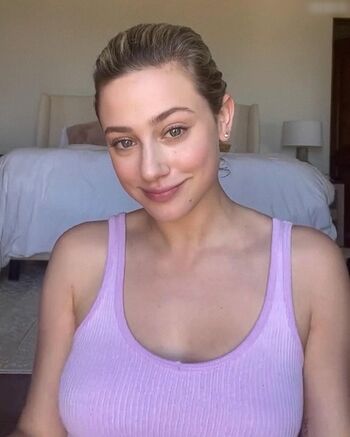 Lili Reinhart