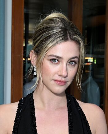 Lili Reinhart