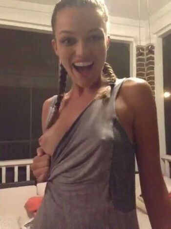 Lili Simmons