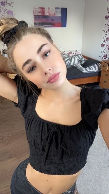 Lilian_Rose