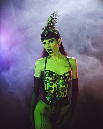 Lilith Czar/Juliet Simms