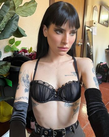 Lilith Czar/Juliet Simms
