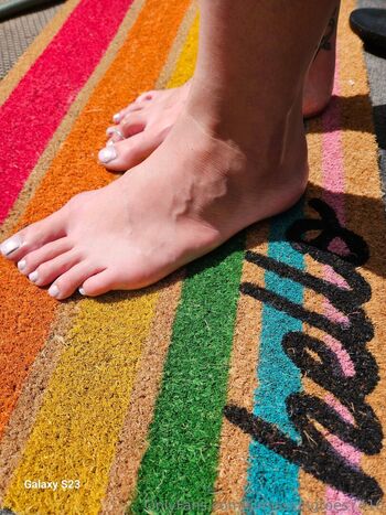 lilmisslongtoes7410