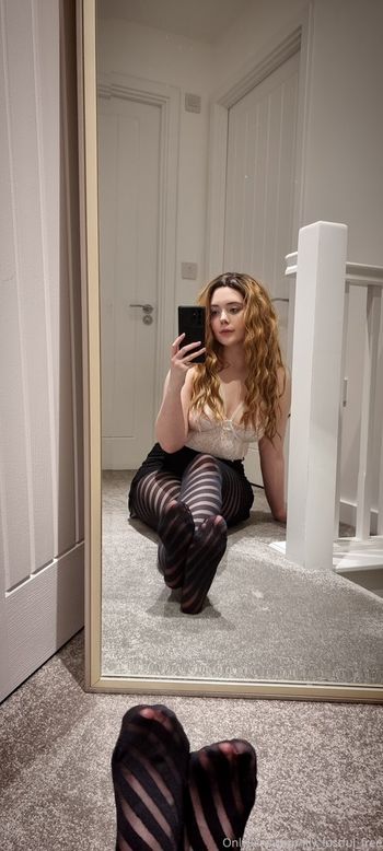 lily_in_wolfords_free