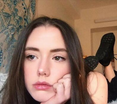 Lily Mo Sheen