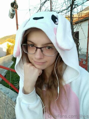 Lily_Slutty