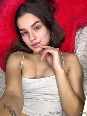 lina_swan