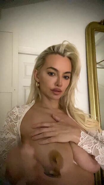 Lindsey Pelas