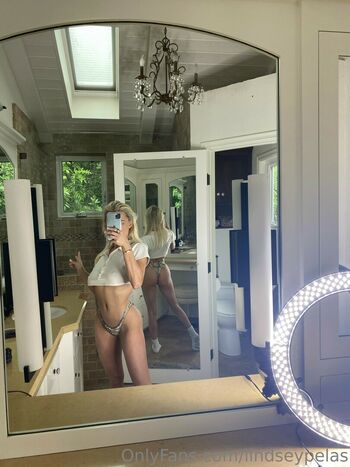 Lindsey Pelas