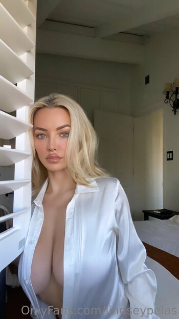 Lindsey Pelas