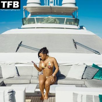 Lira Galore